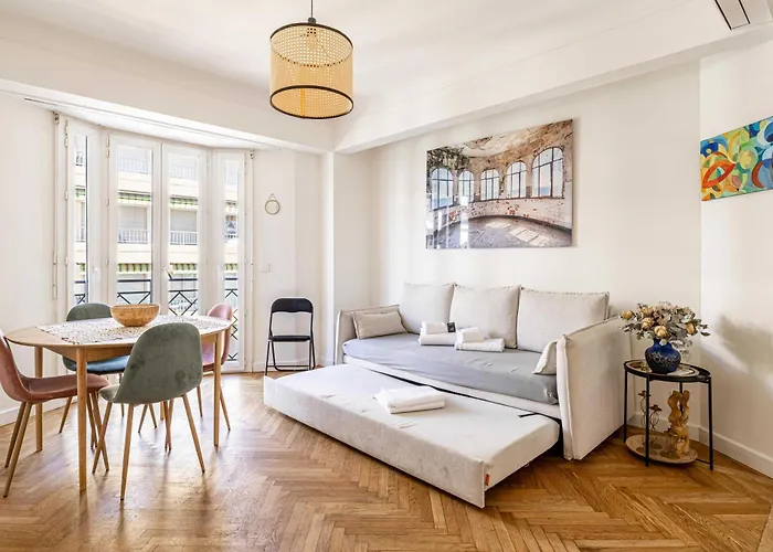 Elegance And Refinement, Proximity To La Croisette Канны