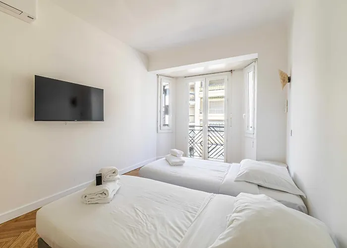 Elegance And Refinement, Proximity To La Croisette